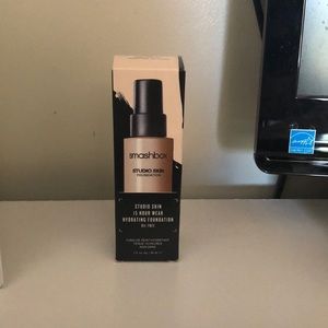 Smashbox Studio Skin 15 Hour Wear Foundation